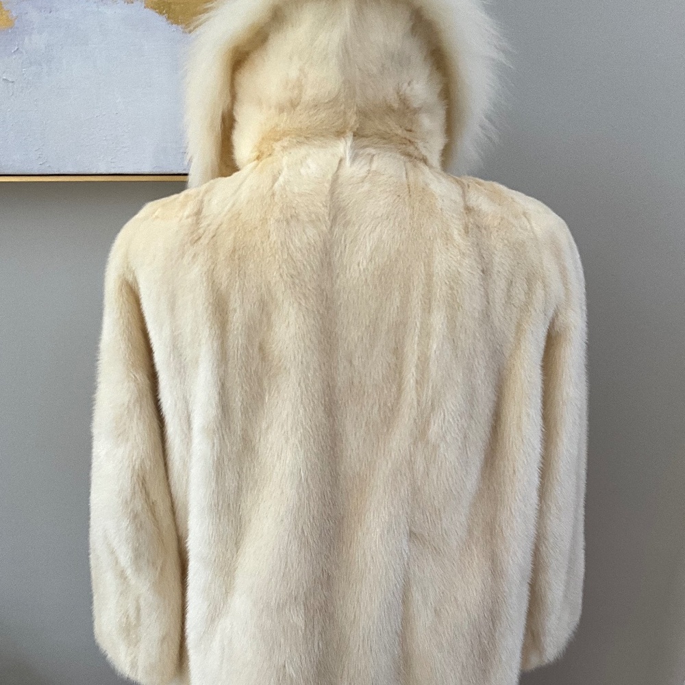 **STUNNING Mink & Fox Fur Coat** - Picture 3 of 9